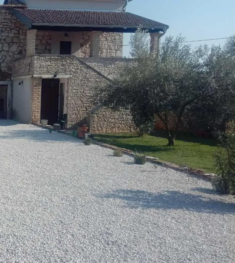 Holiday Home Stancija Becic Mugeba